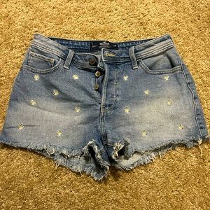 Hollister high-rise mom jean shorts size 7 w28.